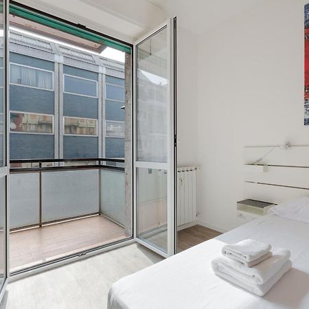 Cagnola Cozy Apartament With Balcony Milan Bagian luar foto