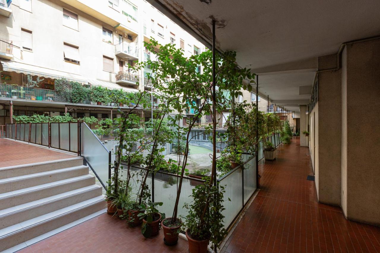 Cagnola Cozy Apartament With Balcony Milan Bagian luar foto