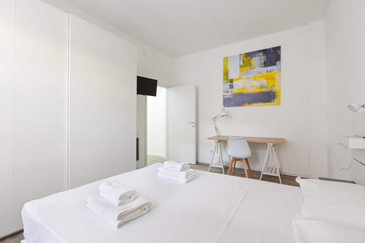 Cagnola Cozy Apartament With Balcony Milan Bagian luar foto