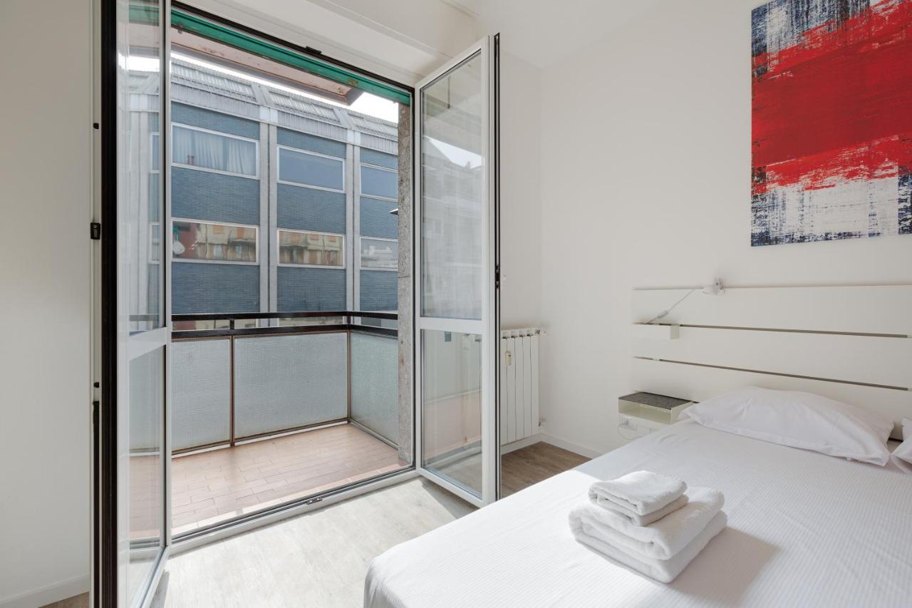 Cagnola Cozy Apartament With Balcony Milan Bagian luar foto
